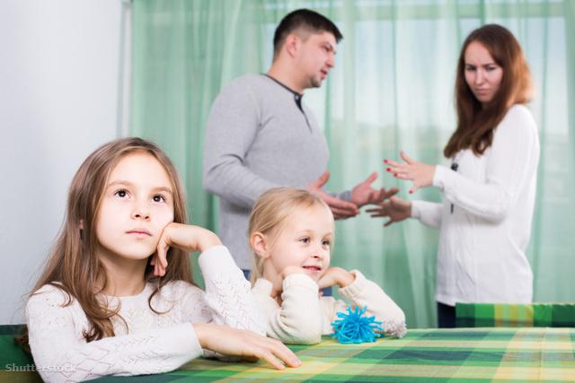 "Apád megszerelte a csapot, azért csöpög"