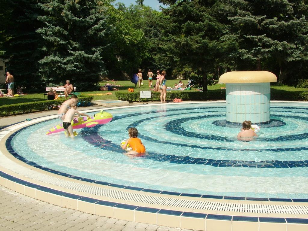 Csillaghegyi Strandfürdő és Uszoda