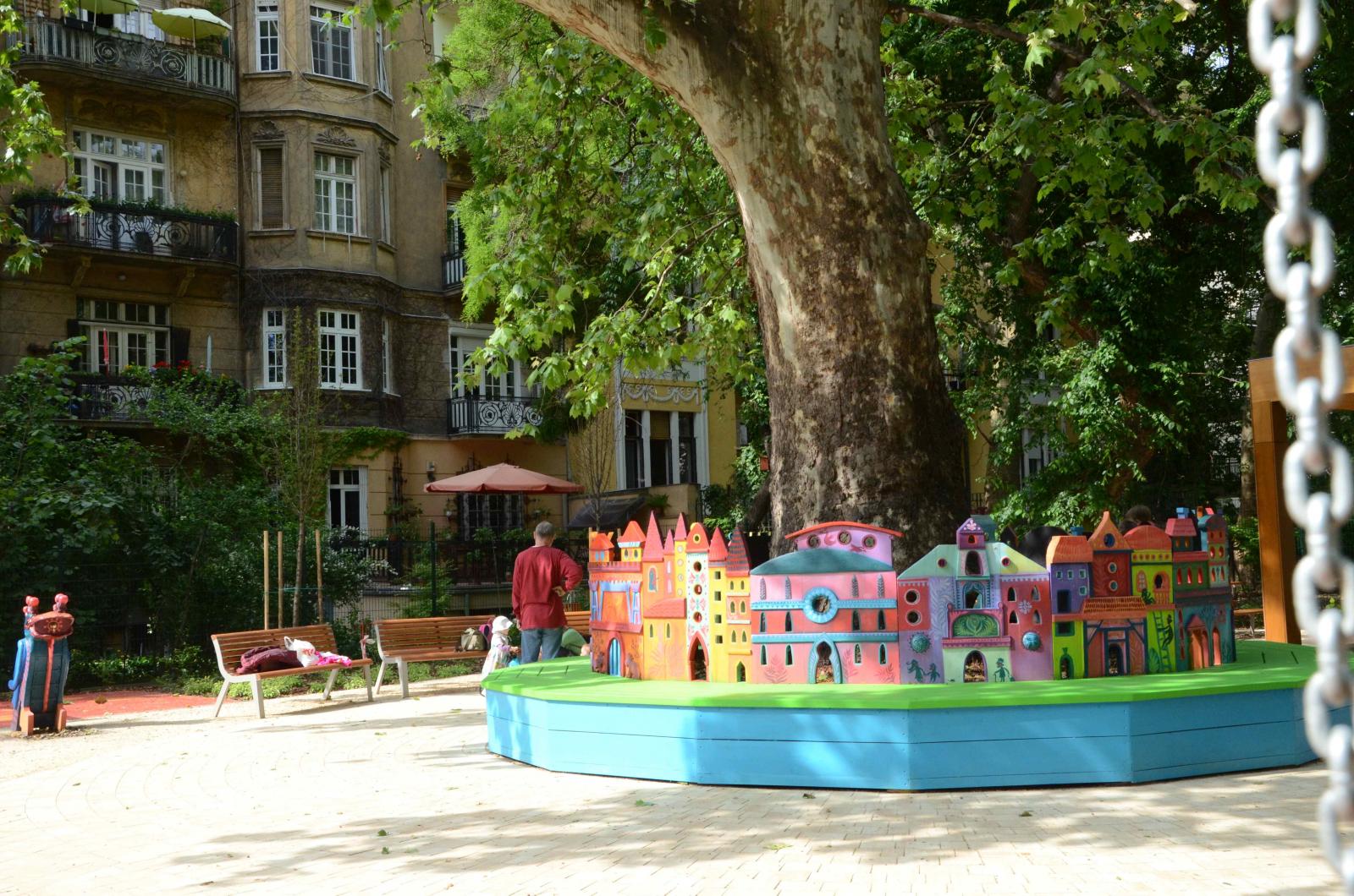 Benczúr játszótér – Erzsébetváros, Benczúr köz