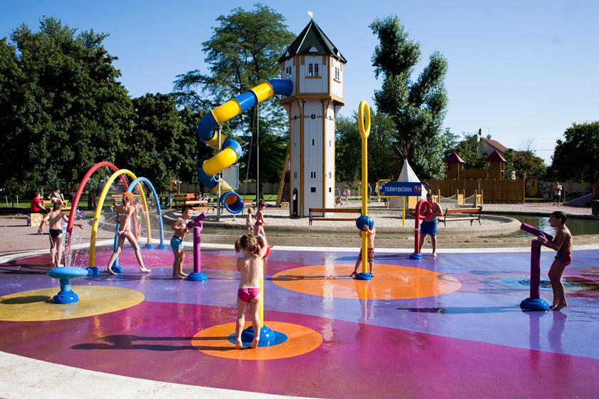 Tarzan Park vizes játszótere – Újpest, Tábor utca