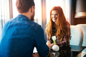 A gyakori negging a mérgező kapcsolat melegágya – De mit jelent a negging?
