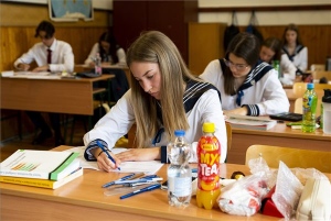 142 000 diák érettségizik országszerte