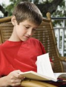 A következő kép nem jeleníthető meg, mert hibákat tartalmaz: „https://www.koloknet.hu/files/242_k%C3%B6nyvvel_cikkbe.jpg”.