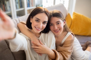 Lehet egy anya a lánya legjobb barátnője?