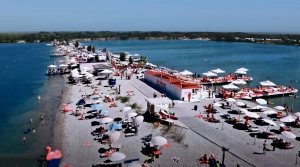 Ingyenes hétvégével nyit Budapest legnagyobb, természetes vizű strandja