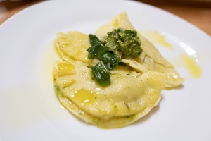 Medvehagyma pesztóval töltött ravioli (recept) – Ilyen finomat még életemben nem ettem!