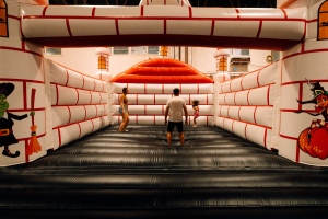 Vadiúj extrém élménypark Budapesten: Óriáscsúszdák, légvárak, mászófalak 4000 négyzetméteren!