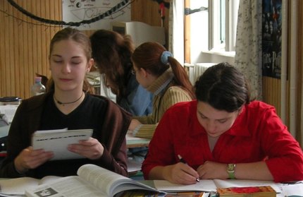 A következő kép nem jeleníthető meg, mert hibákat tartalmaz: „https://www.koloknet.hu/files/416_tan_stilus.jpg”.